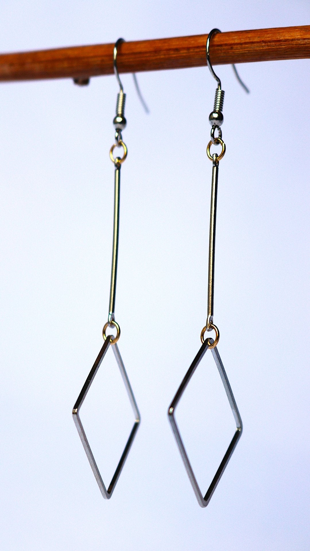 Grande boucle d'oreille carré de couleur argent fait à la main