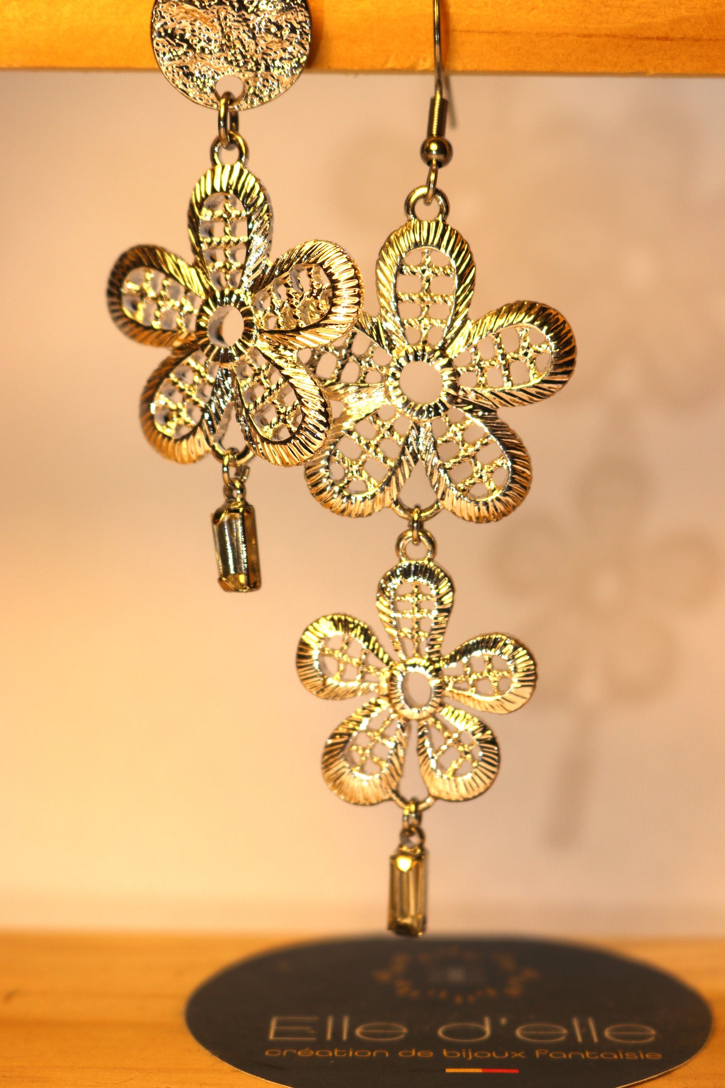 Boucle d'oreille asymétrique - fleur argent