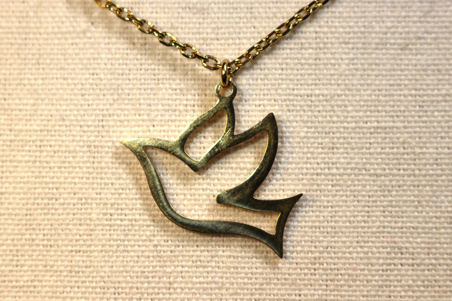 Collier - médaillon hirondelle vide