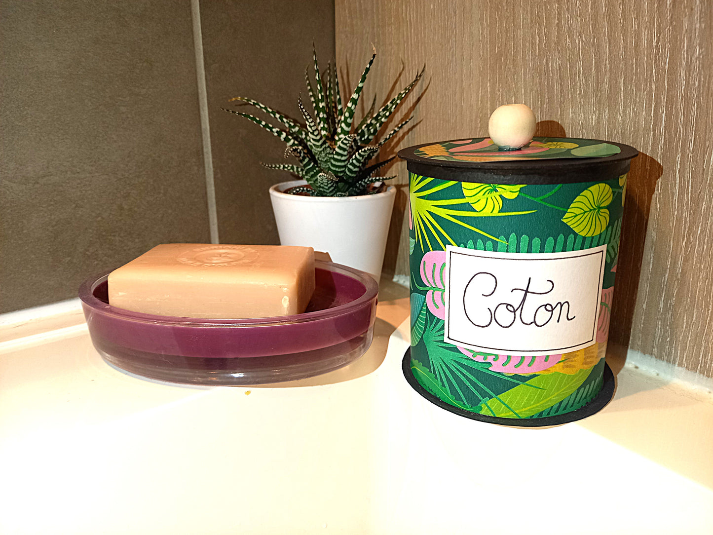 Boite de rangement fait main pour ranger ses coton démaquillant dans la salle de bain