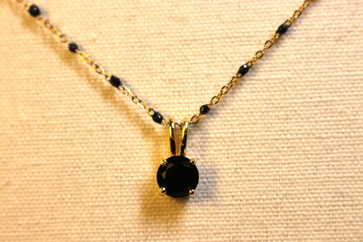 Collier - chaîne boule noire