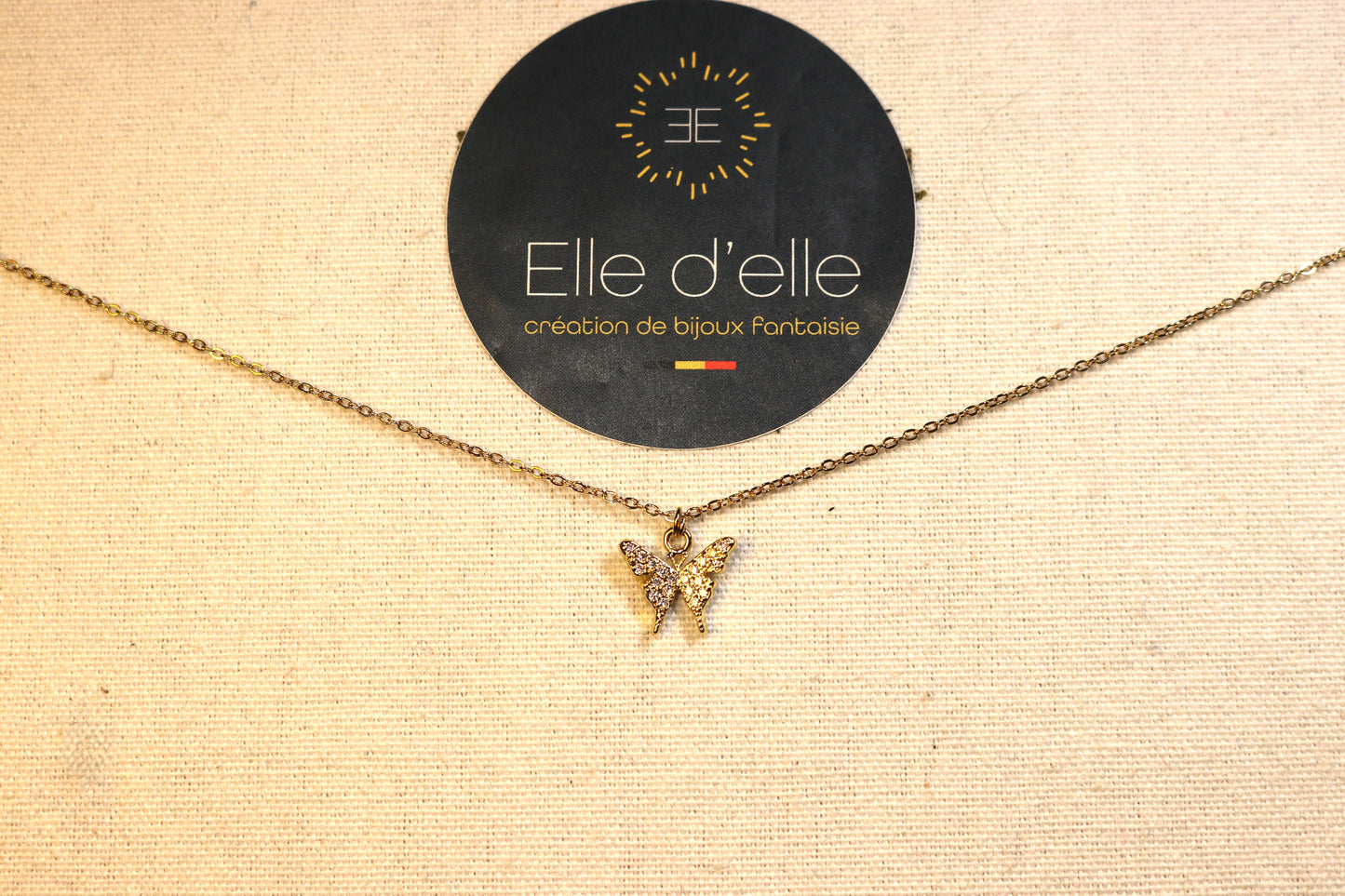 Collier - médaillon papillon