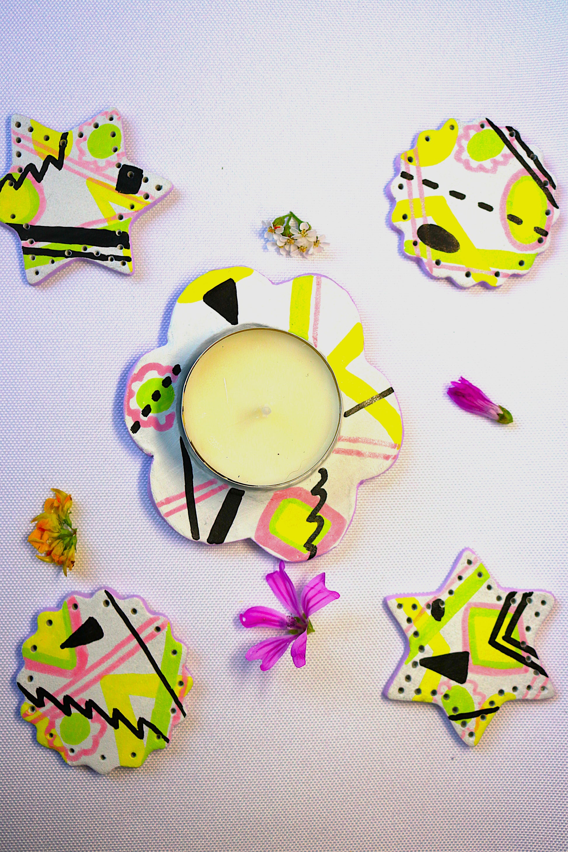 Ensemble bougie et accessoire décoration couleur blanc et coloré fait main