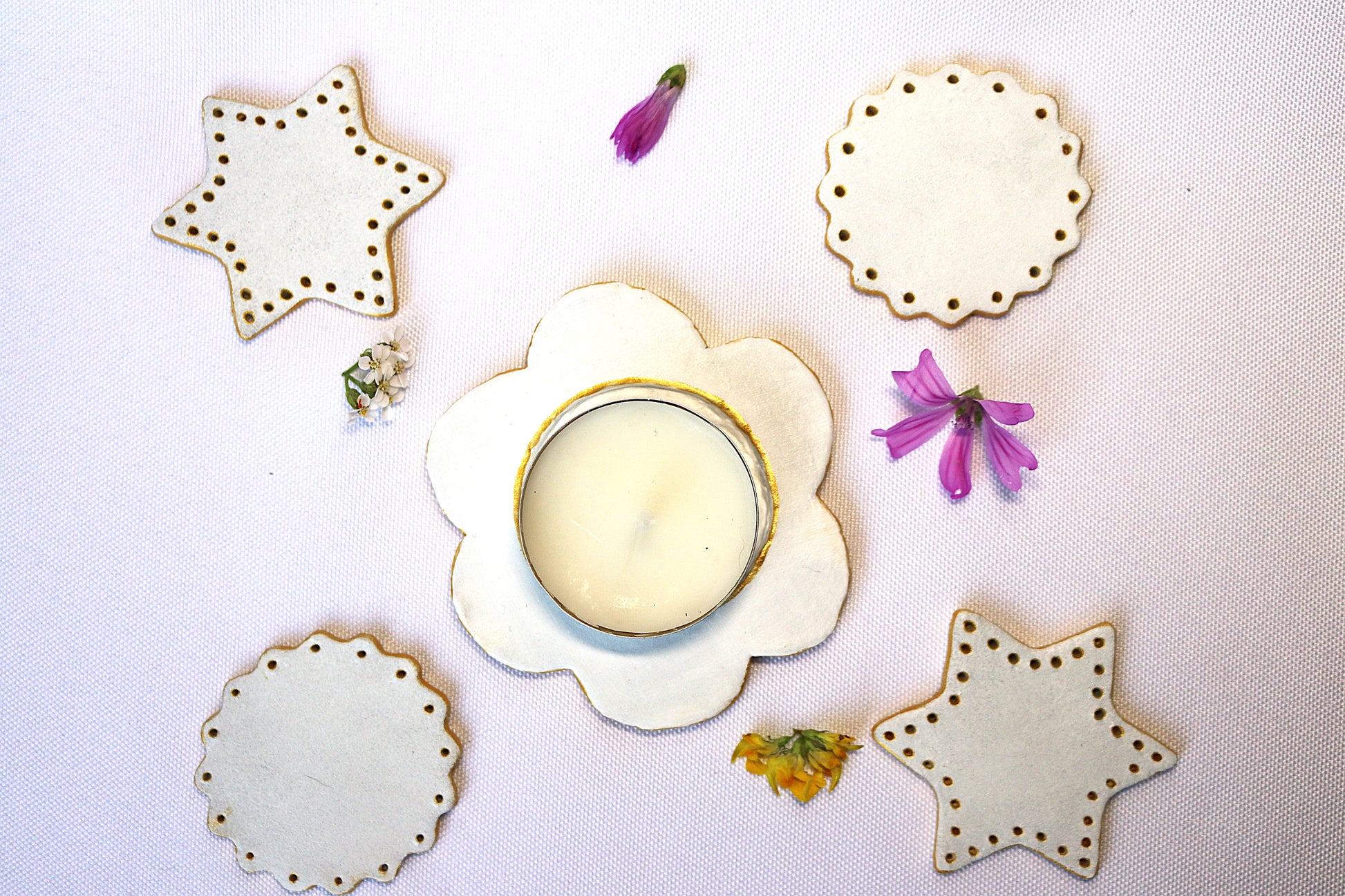 Lot de 4 décorations de table de forme rond et étoile fait main