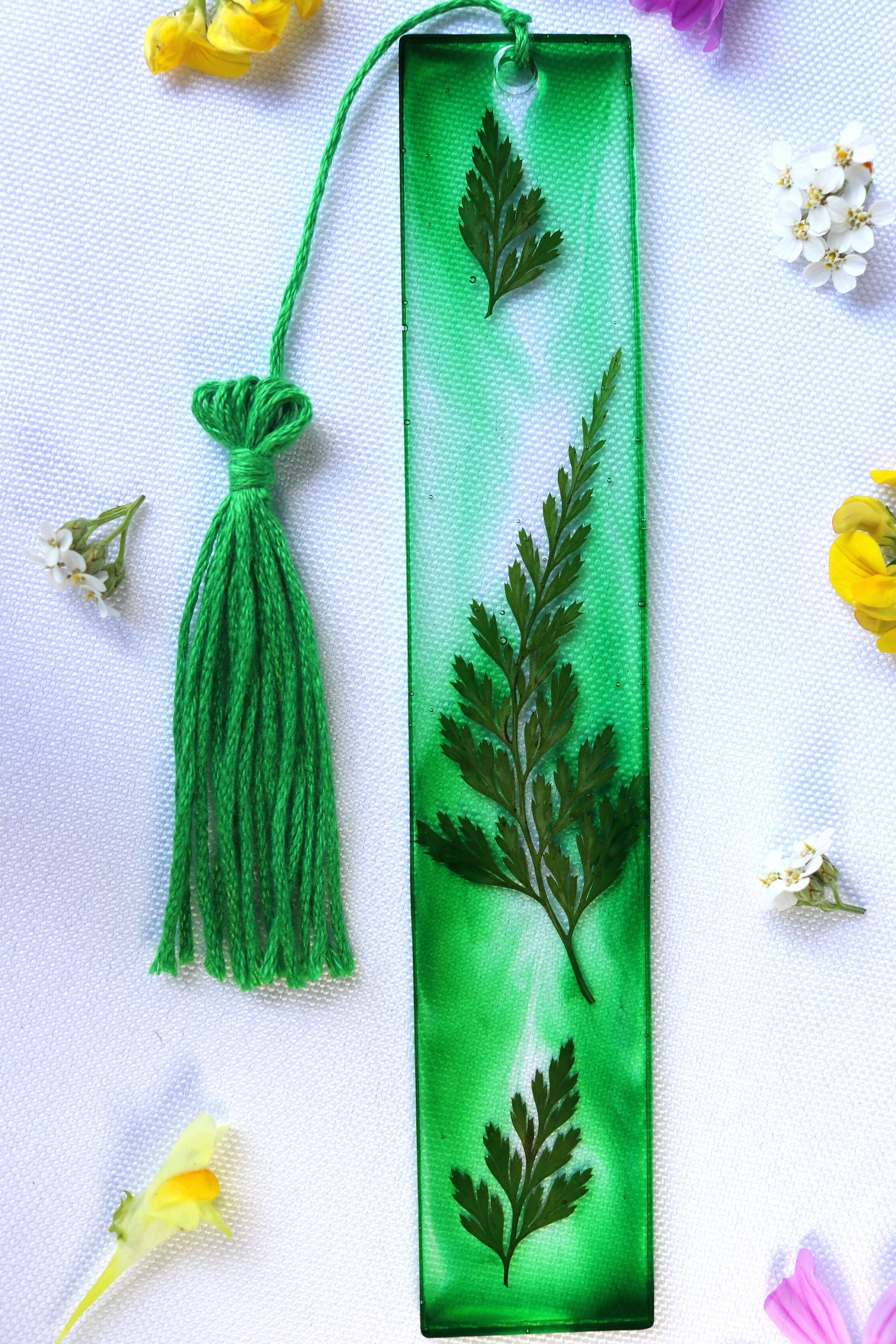 Marque page en resine epoxy couleur vert feuille verdure fait main