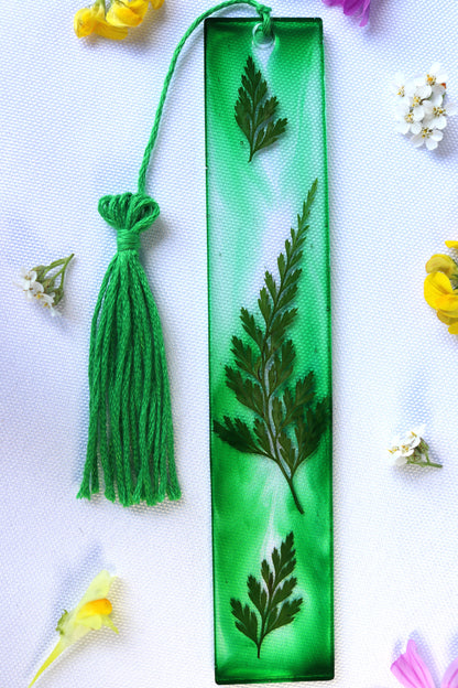 Marque page en resine epoxy couleur vert feuille verdure fait main
