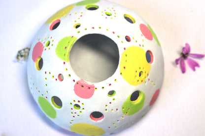 Photophore blanc avec rond colore fait main