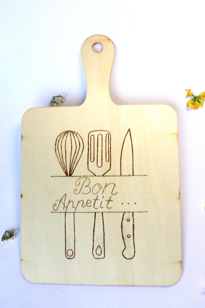 Planche apero en bois dessein ustensiles fait main