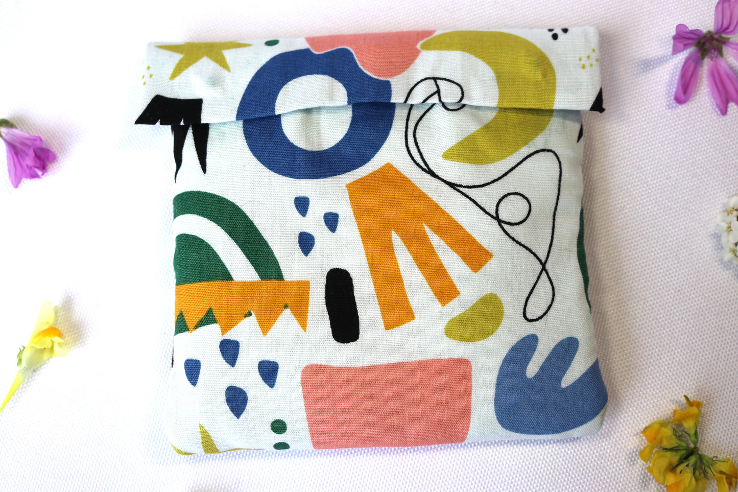Pochette tissu serviette hygiènique couleur blanc coloré fait main