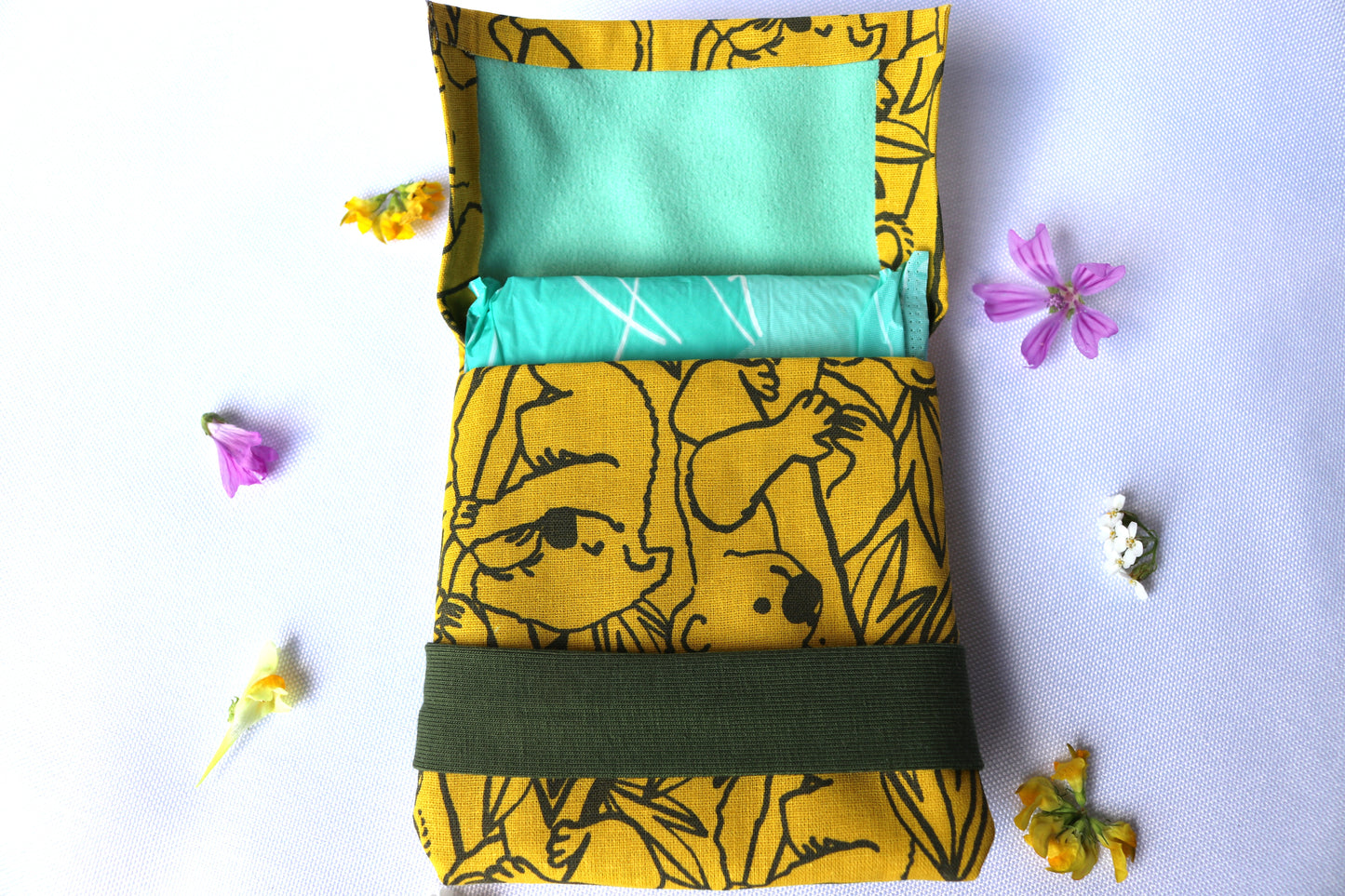 Pochette tissu serviette hygiènique couleur jaune kaki fait main