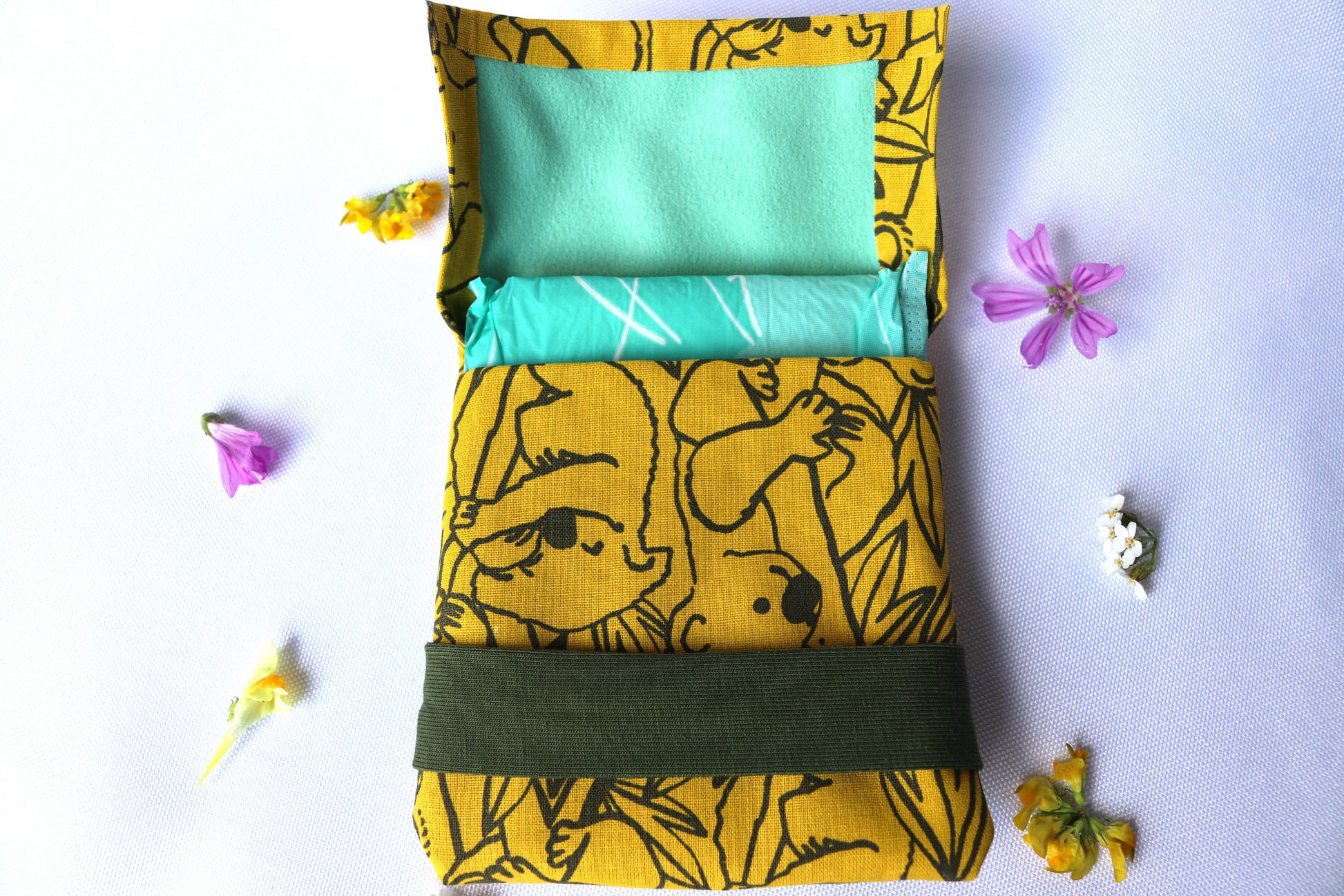 Pochette tissu serviette hygiènique couleur jaune kaki fait main