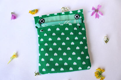 Pochette tissu serviette hygiènique couleur vert fait main