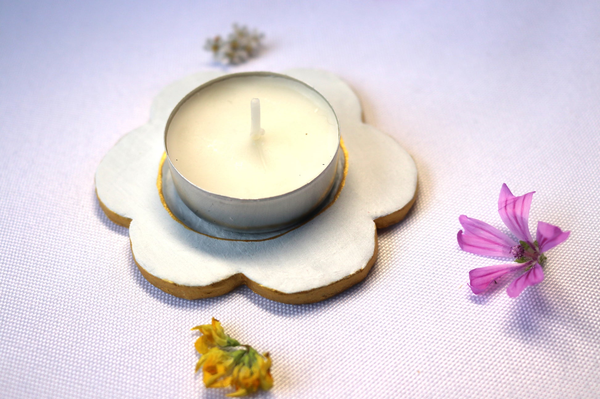 Support bougie fleur couleur blanc doré fait main