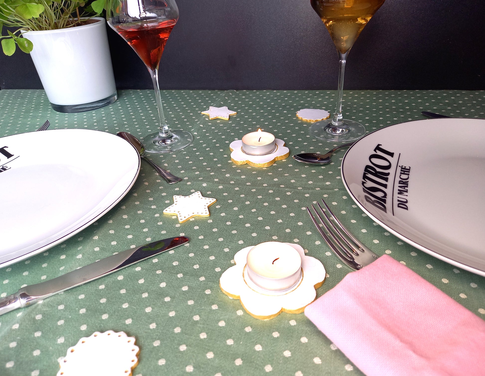 Support bougie fleur couleur blanc doré table à manger fait main